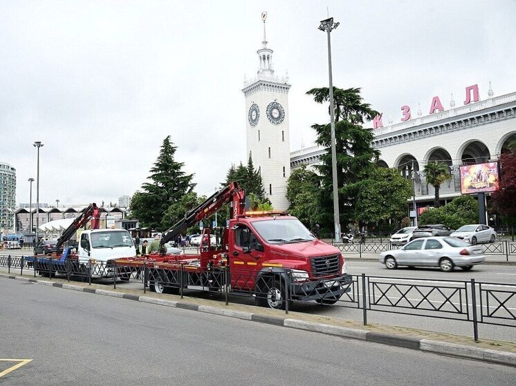 В Сочи перед курортным сезоном началась эвакуация неправильно припаркованных автомобилей