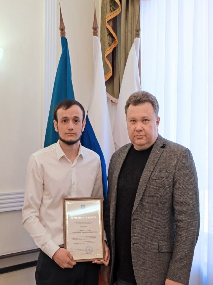 Глава Астрахани отметил героизм студента-медика, спасшего ребенка из реки