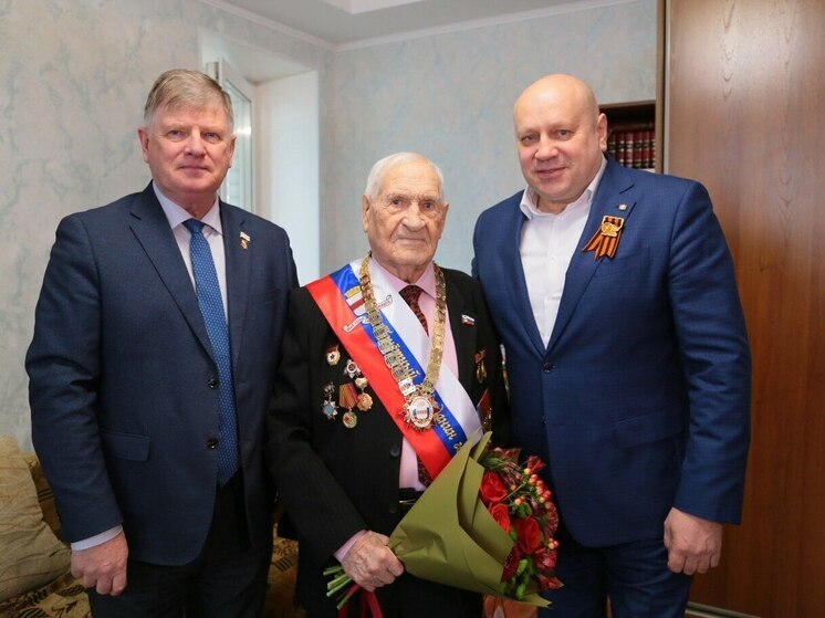 Мэр Омска вручил звание «Почётный гражданин города Омска» участнику Великой Отечественной войны