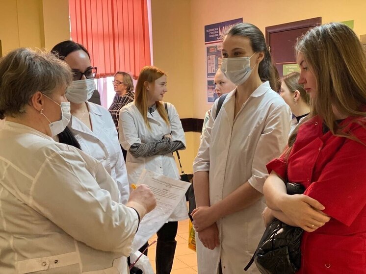 Псковские студенты проходят практику в детской поликлинике