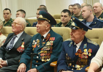 В преддверии Дня Победы в столице памятные медали и подарки вручены троим ветеранам Великой Отечественной войны