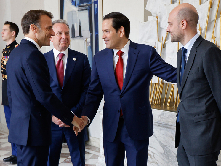 Без Зеленского в Париж прибыла украинская делегация для переговоров