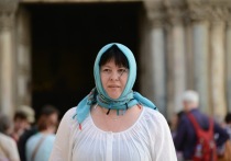 Предпасхальное утро в Иерусалиме, напротив Храма гроба Господня,  начинается задолго до рассвета