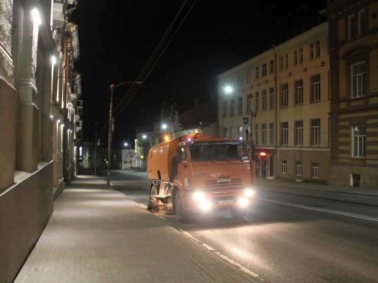 В Смоленске продолжаются ежедневные ночные дежурства сотрудников Администрации города