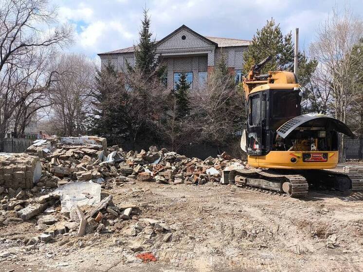 Памятник героям-землякам снесли в Пограничном накануне 9 Мая — обновят к концу лета