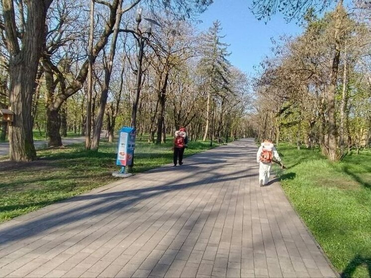 В парках Ессентуков начали акарицидную обработку
