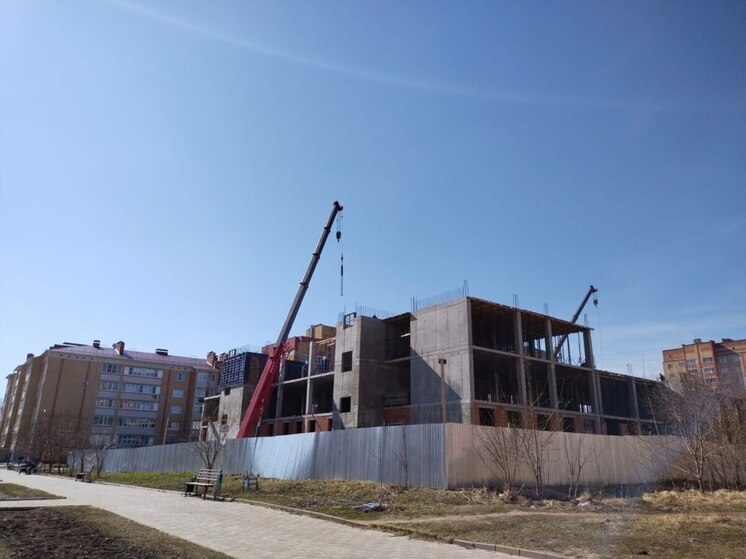 В Йошкар-Оле продолжается возведение здания детской поликлиники № 2