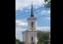 Настоятель Свято-Георгиевской церкви в Кишиневе Николай Флоринский рассказал о том, что власти Молдавии оштрафовали его на две тысячи евро за паломничество в Россию, сообщают "Известия"