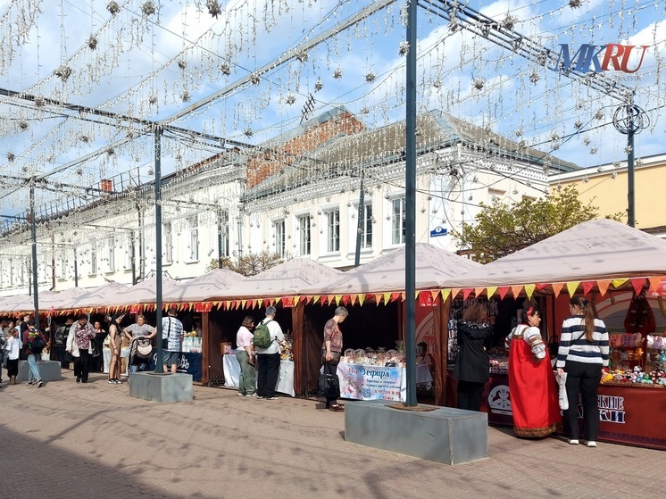 Калужане активно посещают пасхальную ярмарку