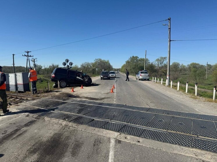 Три человека пострадали в ДТП с поездом в Дагестане