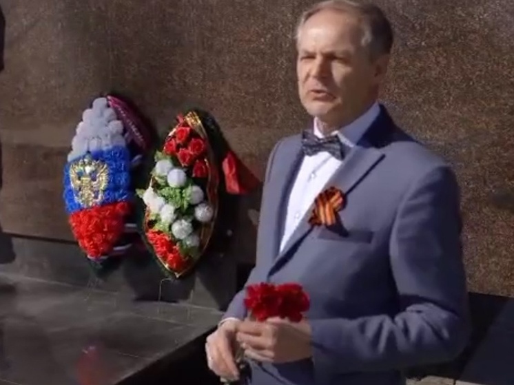 Судьи первого наукограда исполнили «На безымянной высоте»