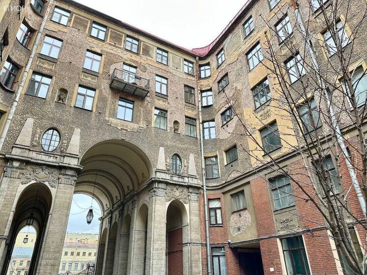 В Петербурге проведут реставрацию уникальных дворовых фасадов Толстовского дома