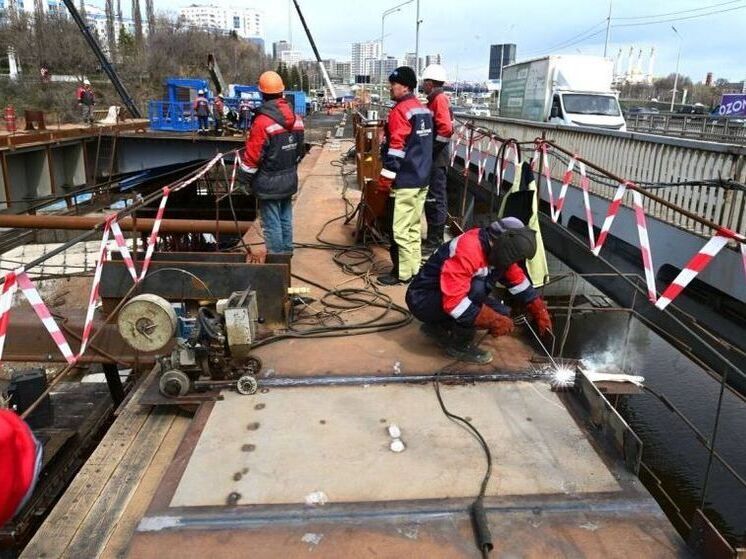 На мосту через Белую в Уфе строители завершили «золотой стык»