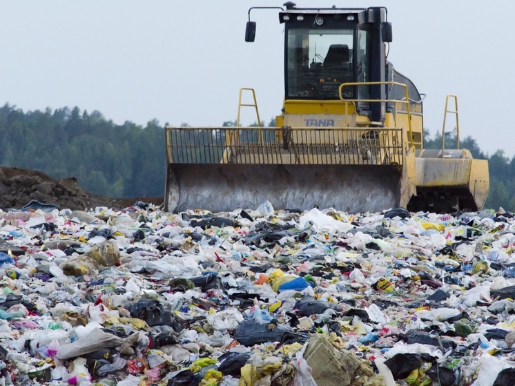 В майские праздники в Благовещенске заработает телефон экстренного вывоза мусора