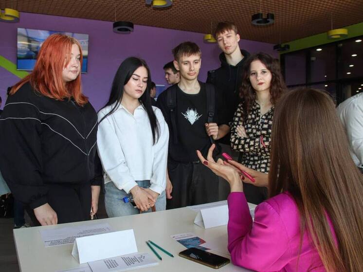 Более четырех тысяч вакансий представили на ярмарке вакансий в ЛНР