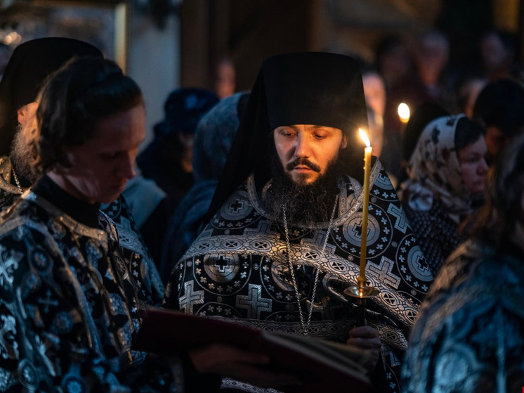 В Псково-Печерском монастыре совершён чин погребения Плащаницы