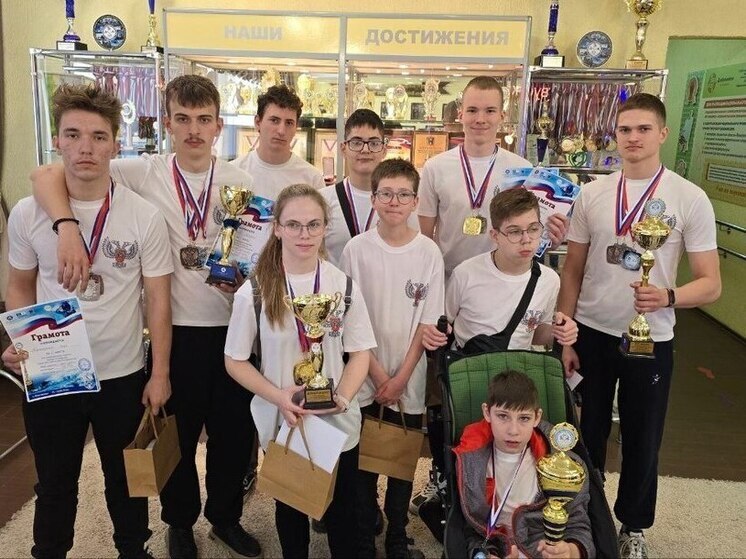 Восемнадцать медалей принес спортсменам из ДНР Международный открытый турнир по плаванию