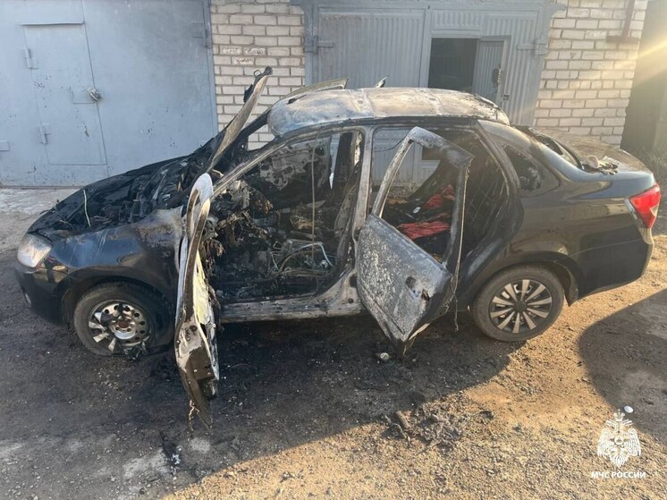 В Новочебоксарске сгорела "Лада Гранта"