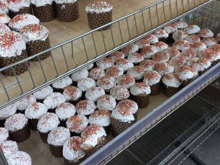 Пушилин проверил качество пасхальных куличей на донецком предприятии