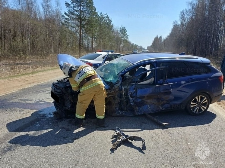 Человек пострадал в столкновении Lada и Mercedes в Калужской области