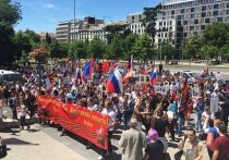 Организатор шествий "Бессмертного полка" в столице Испании Виктория Самойлова в первые минуты после объявления российским лидером "Пасхального перемирия" призвала молиться за Донбасс и его жителей