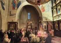 В петербургских храмах началась Пасхальная полунощница. Это богослужение, совершаемое в полночь.