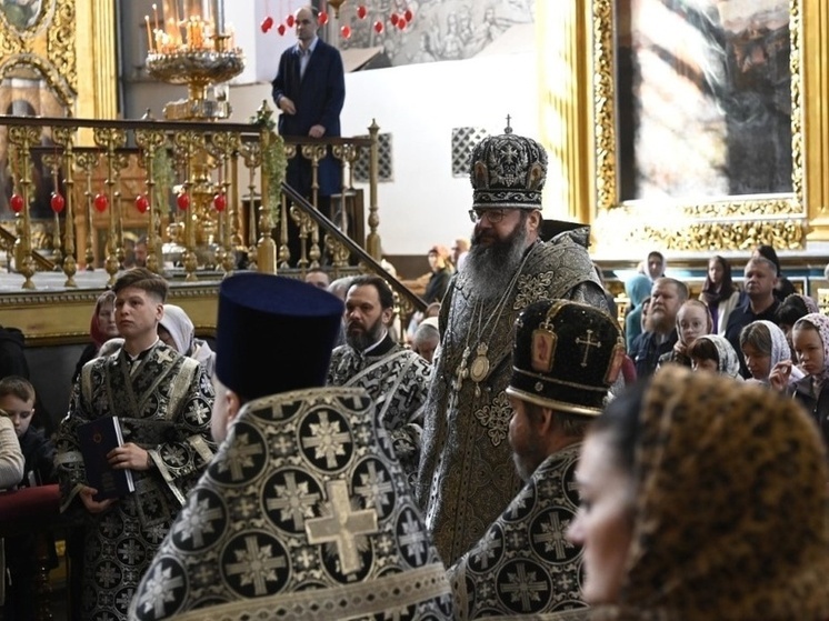 Митрополит Смоленский и Дорогобужский Исидор совершил Божественную литургию в Свято-Успенском кафедральном соборе