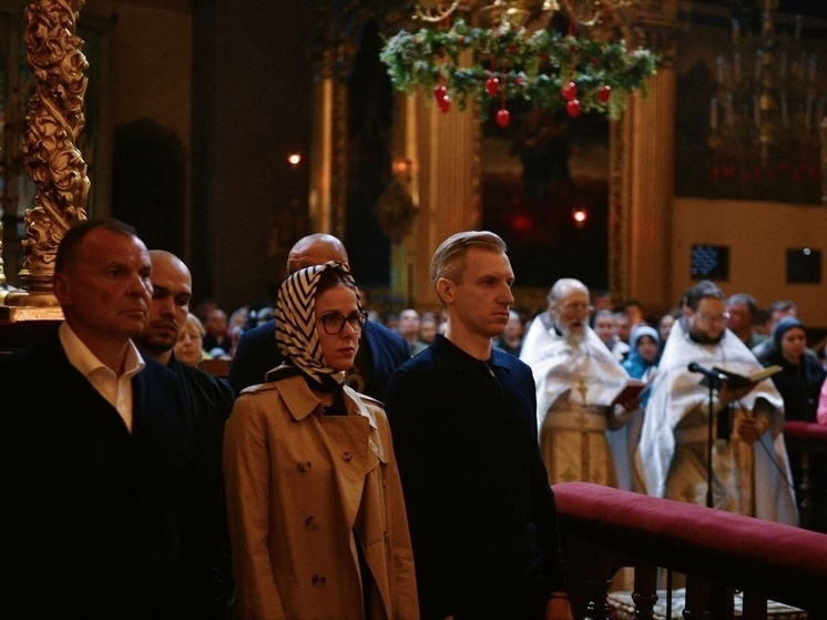 Василий Анохин посетил пасхальное богослужение в Свято-Успенском кафедральном соборе