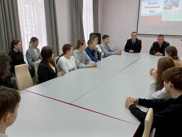 Первомайские школьники узнали о службе в полиции из первых рук