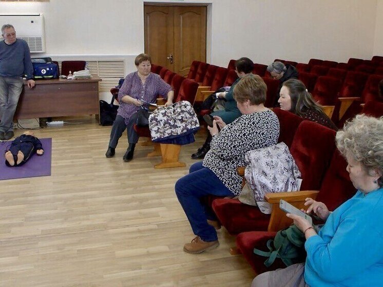 Главных за ведение домохозяйства сельчан Хакасии обучили первой помощи