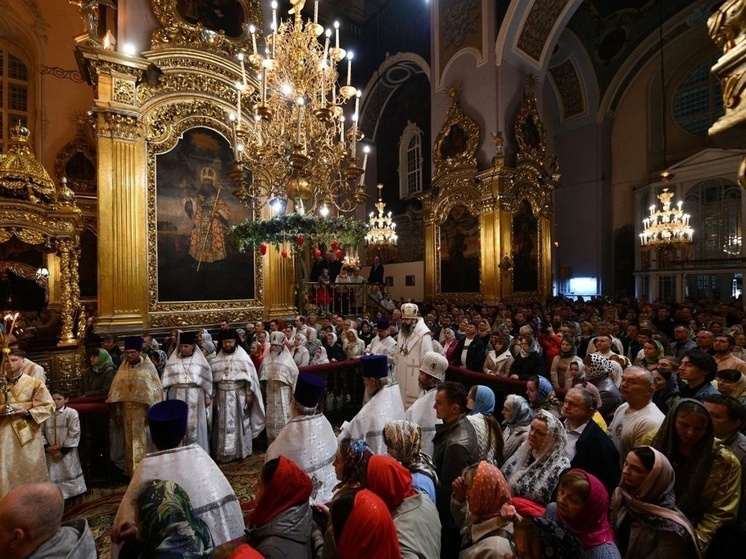 Василий Анохин поздравил смолян с Пасхой