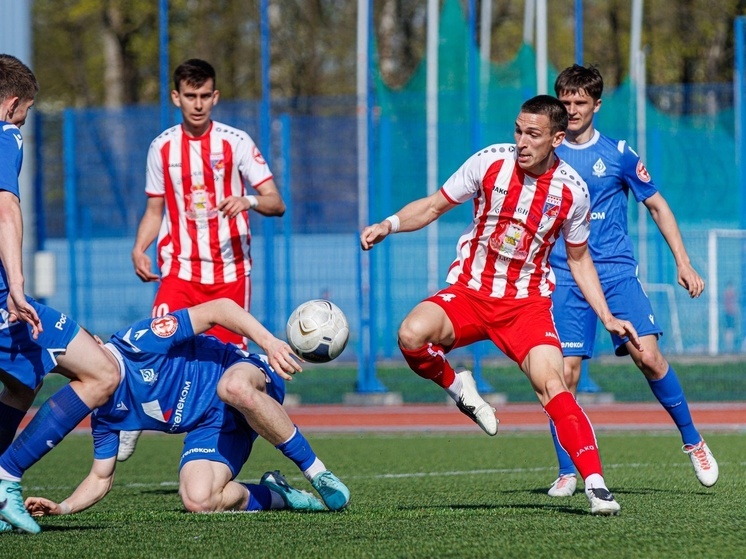 Смоленские футболисты открыли сезон убедительной победой
