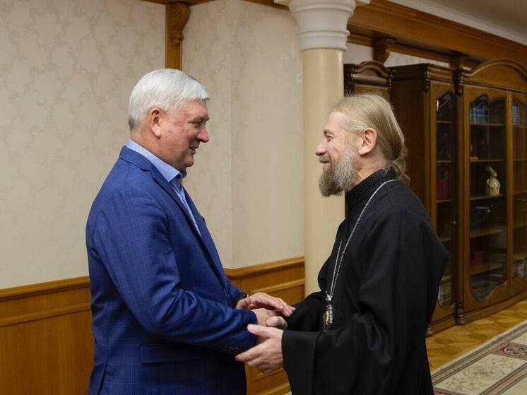 Губернатор Александр Гусев поздравил воронежцев с Пасхой