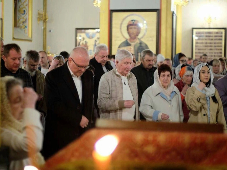 Пасха в Кирове: Благодатный Огонь, крестный ход и высокие гости