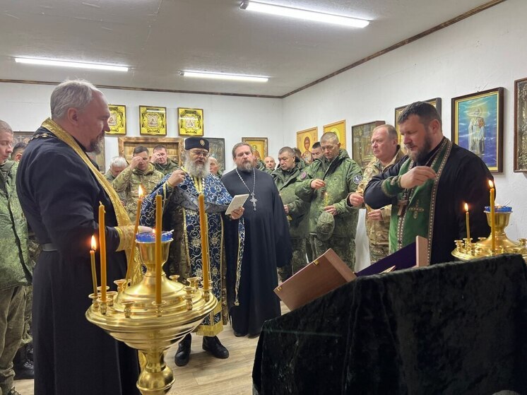 На передовую в ДНР передали копию иконы "Спаса Нерукотворного"