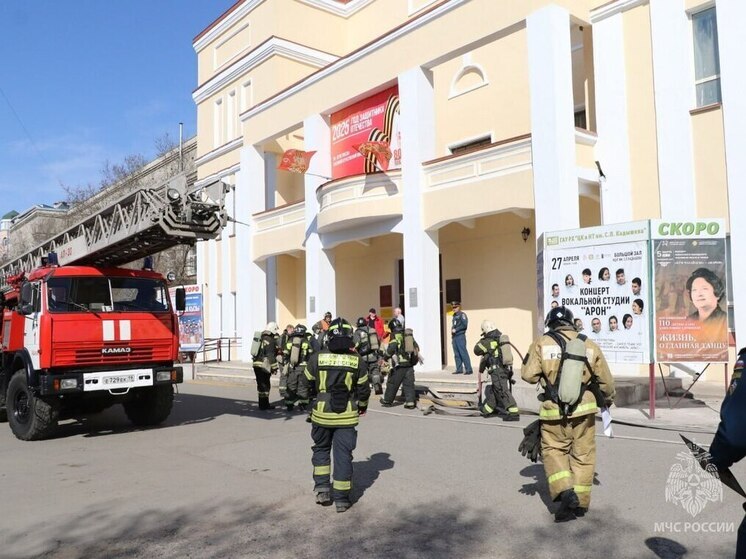 Абаканские пожарные спасли людей из «горящего» Национального центра Кадышева
