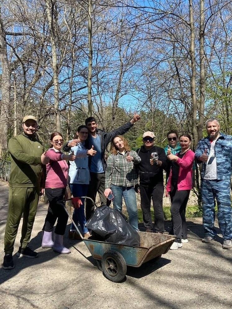 Волонтеры Ессентуков получили благодарность главы города за чистый берег Капельного ручья