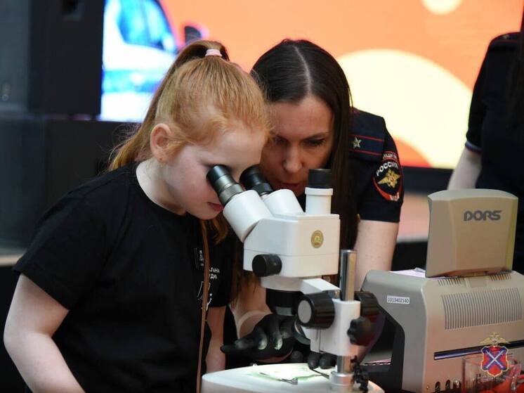 В Волгограде полицейские провели в торговом центре информационно-пропагандистскую акцию