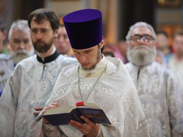 В астраханских церквях и храмах прошли пасхальные богослужения