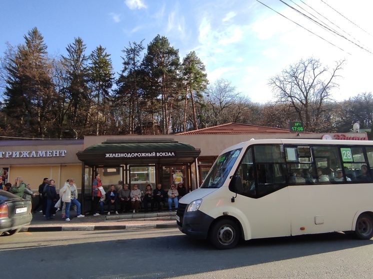 Из Кисловодска запустили дополнительные автобусы на Верхнеподкумское кладбище