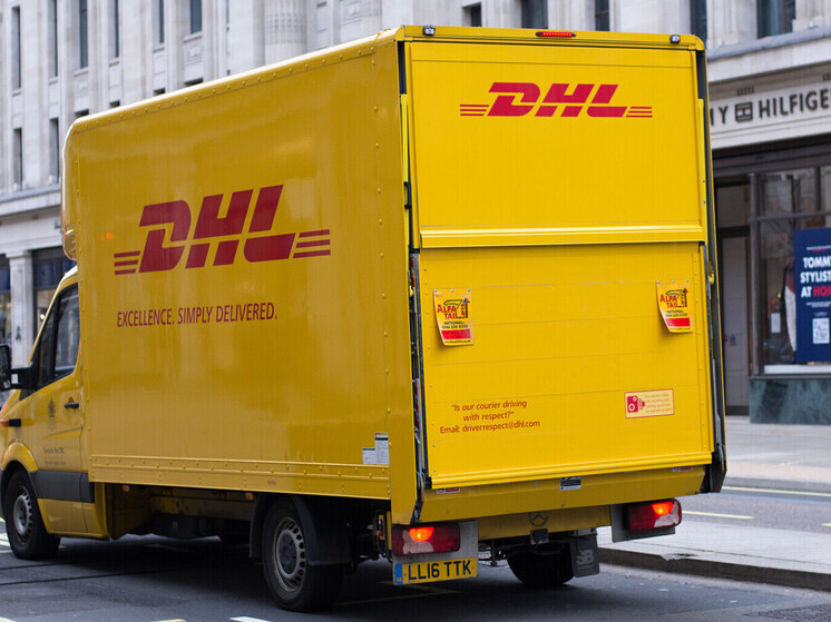 Reuters: DHL приостановит поставки клиентам из США на сумму более $800