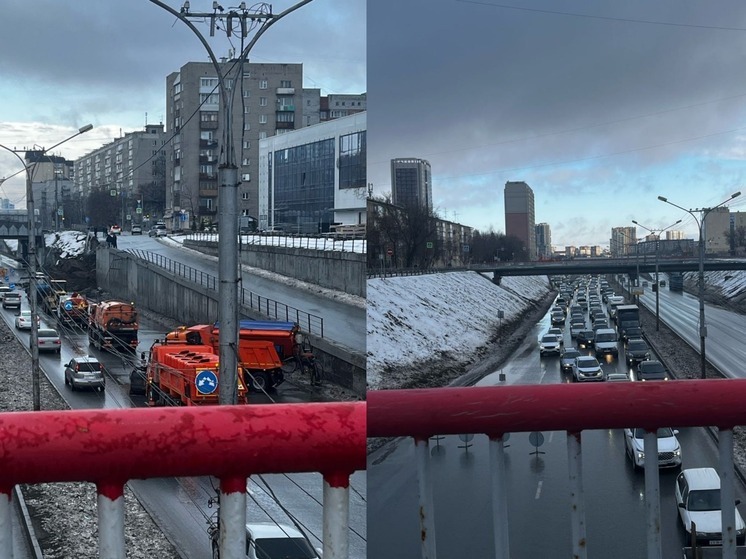 В Новосибирске из-за обрушения подпорной стены на Ипподромской образовалась пробка