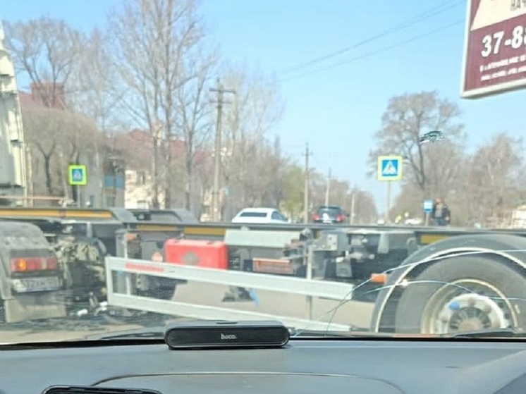 Велосипед перемололо колесами фуры: страшное ДТП произошло на переходе в Уссурийске