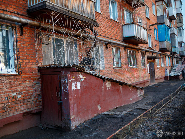 Жители Междуреченска пожаловались на затопленный подвал
