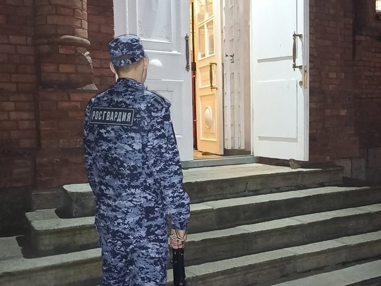 Росгвардейцы обеспечили безопасность псковичей в пасхальную ночь