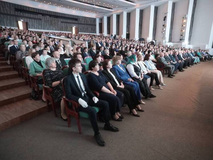 Борис Елкин поздравил псковичей с Днем местного самоуправления