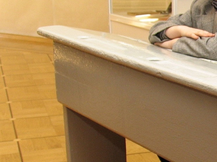 В Красноярске 12-летний школьник упал и умер во время перемены