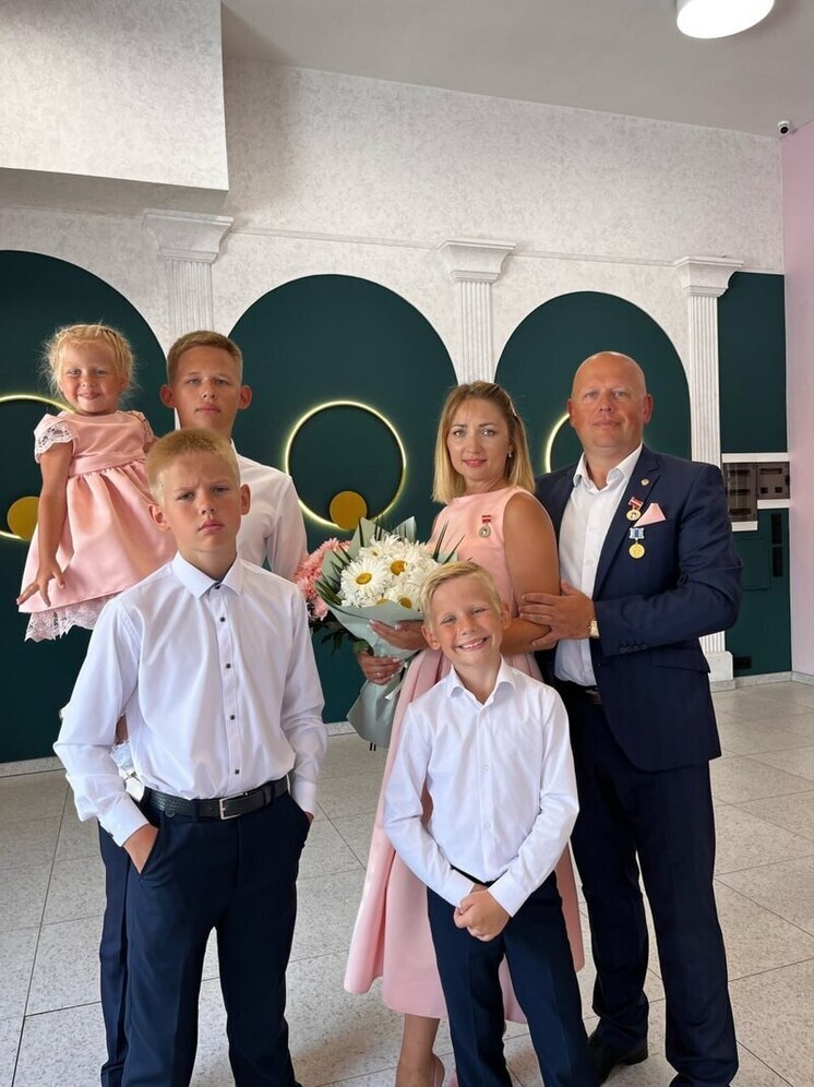 Семья из Курска награждена медалью ордена «Родительская слава»