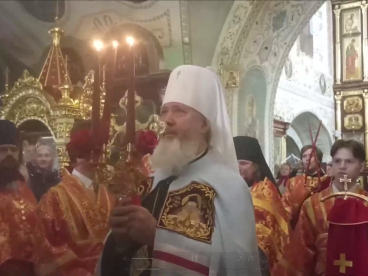 Благодатный огонь доставили в Иркутск
