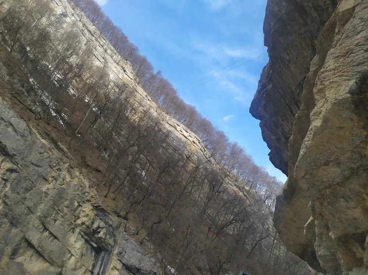 После камнепада у тоннеля в Дигорском ущелье организовали реверсивное движение